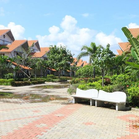 Capital O Twilight Bay Hotel Madras Buitenkant foto