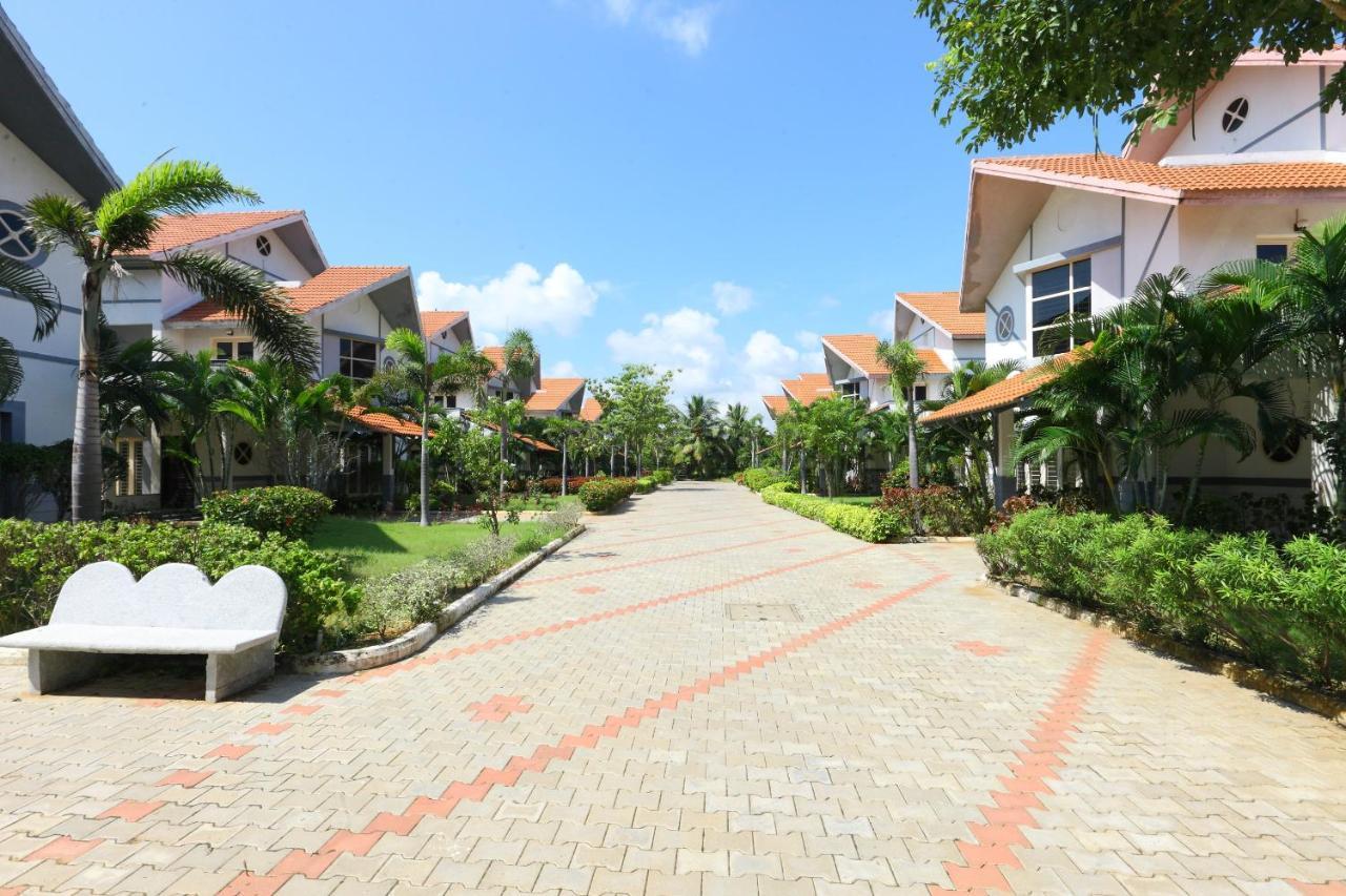 Capital O Twilight Bay Hotel Madras Buitenkant foto