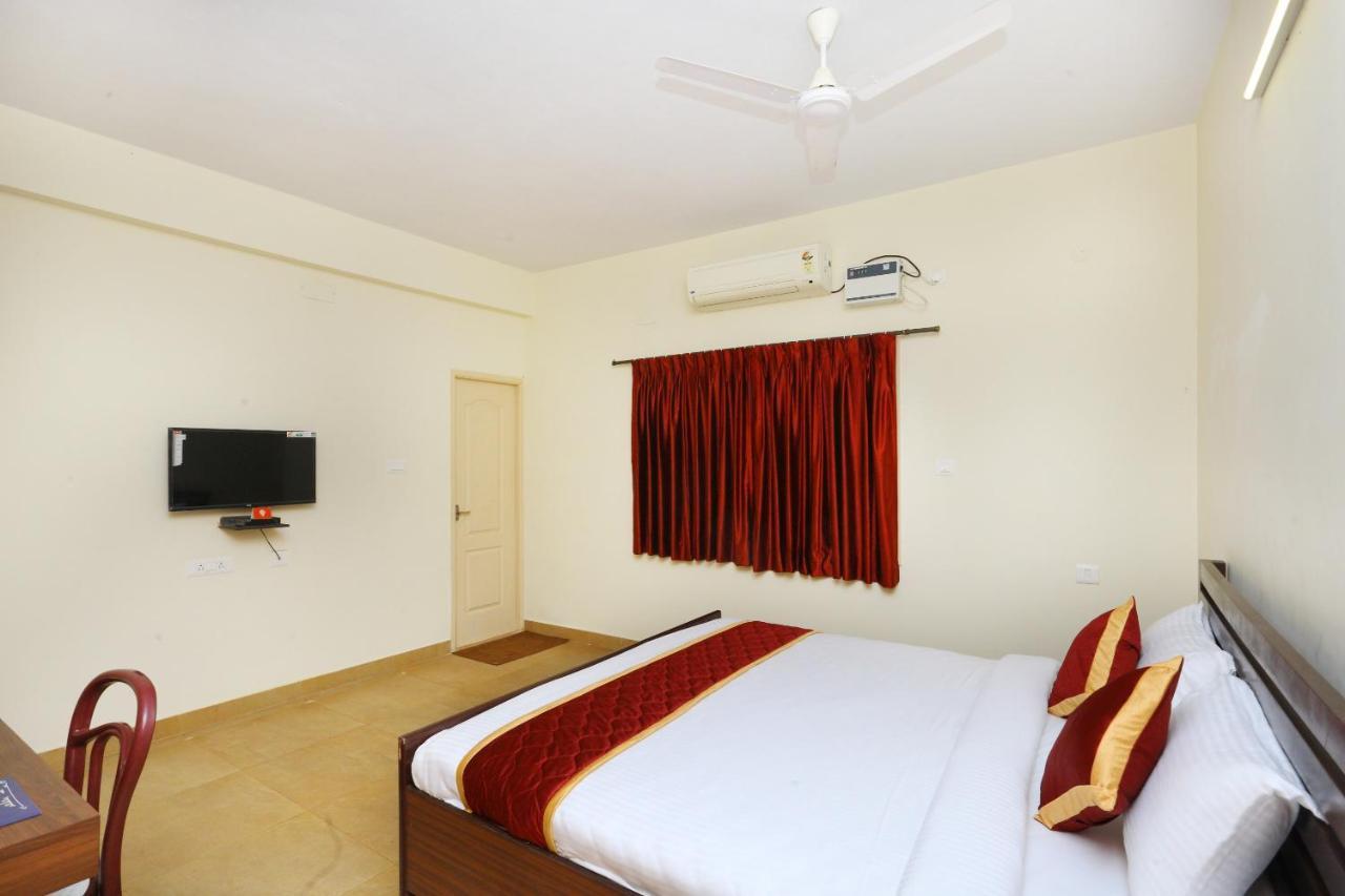 Capital O Twilight Bay Hotel Madras Buitenkant foto