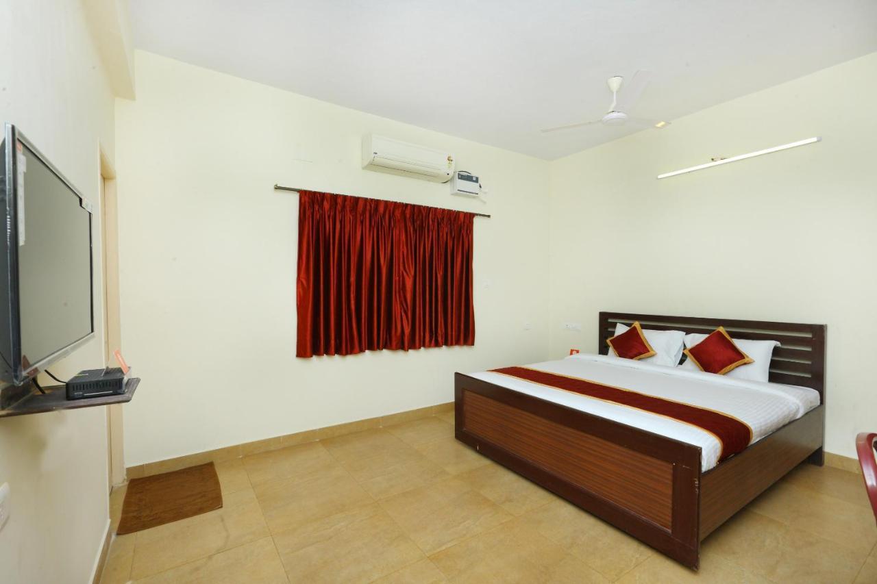 Capital O Twilight Bay Hotel Madras Buitenkant foto